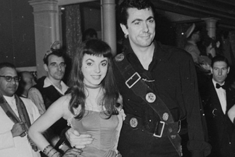 H Joan Collins μιλάει για πρώτη φορά on-camera για τον βιασμό της στα 17