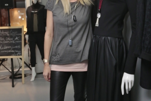 Το sporty chic look της Νίκης Κάρτσωνα και γιατί να βάλεις ξανά τα sneakers στη ζωή σου