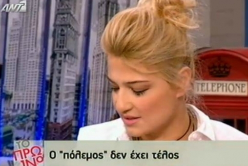 Όγκο στα μαλλιά και όταν είναι πιασμένα! Υιοθέτησε το χτένισμα της Φαίης Σκορδά