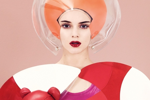 Η Kendall Jenner απαντάει για το bullying με ένα βίντεο εμπνευσμένο από το Mean Girls