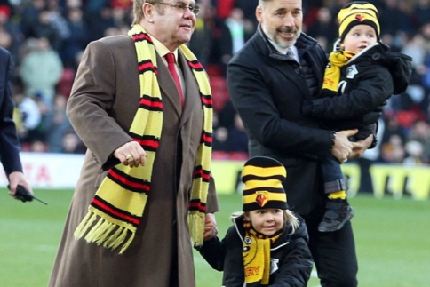 Οικογενειακή υπόθεση! Ο Elton John με τον σύντροφό του David Furnish και τους γιους τους Zachary και Elijah 