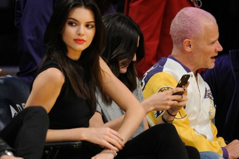 Kendall Jenner είναι ντύσιμο αυτό για γήπεδο;