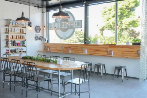 Communal Tables: Η νέα –πιο κοινωνική- τάση στο dining