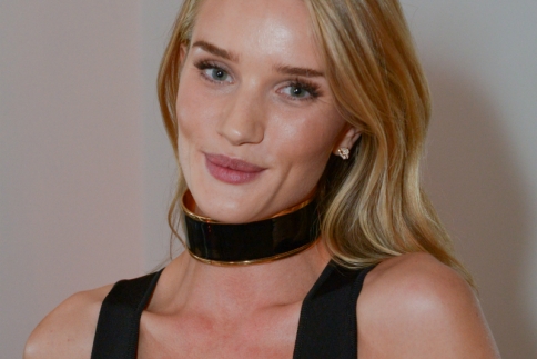 Η Rosie Huntington προετοιμάζεται για να γίνει... μαμά; (Photo)