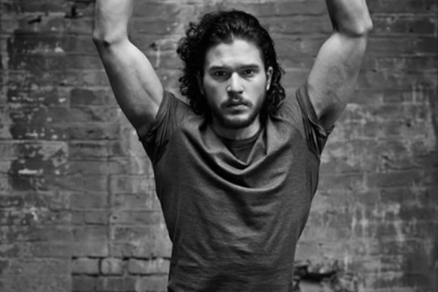 O sexy πρωταγωνιστής του Game of Thrones έγινε μοντέλο!