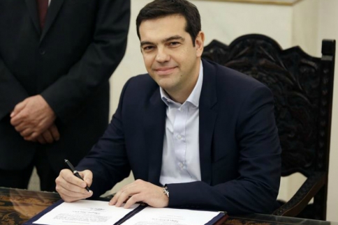 Μan of the Week o Αλέξης Τσίπρας σε διάσημο περιοδικό! Τι τον συμβουλεύουν για το στυλ του