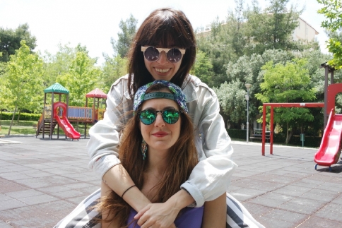Οι συντάκτριες του #followme δοκιμάζουν τα πιο cool γυαλιά ηλίου του καλοκαιριού
