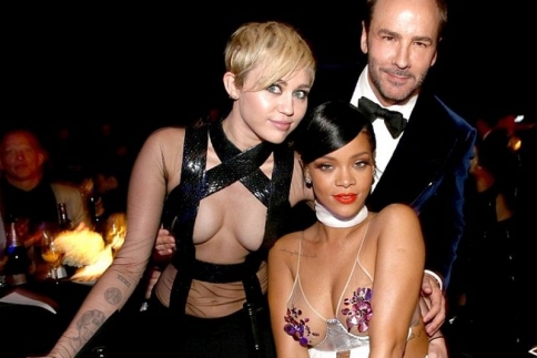 Kόντρα Rihanna-Cyrus σε δημοπρασία!