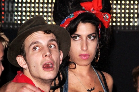 Amy Winehouse: O αδερφός μου την κατέστρεψε - Αυτός την έσπρωξε στα βαριά ναρκωτικά