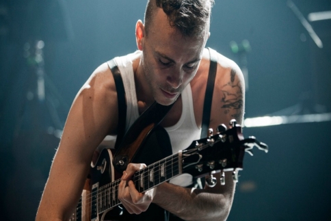 Σήμερα ακούμε Asaf Avidan και το νέο του κομμάτι Over My Head
