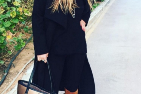 Street style : Το look της Αθηνάς Οικονομάκου αποδεικύει ότι το μαύρο με το καφέ συνδυάζονται