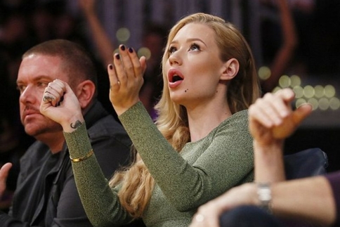 Η Iggy Azalea βλέπει Lakers για χάρη του καλού της