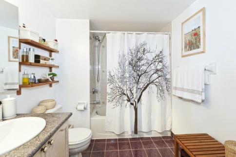 Εύκολο DIY: Κάνε την κουρτίνα του μπάνιου σου ξεχωριστή