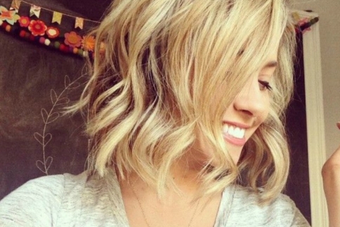 Beachy Waves σε καρέ μαλλιά: Κι όμως γίνεται