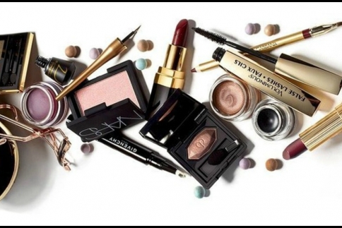 How to: Φτιάξε το νεσεσέρ σου σαν μια γνήσια beauty freak