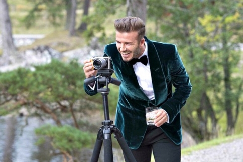 Ο David Beckham μας κερνάει ουίσκι