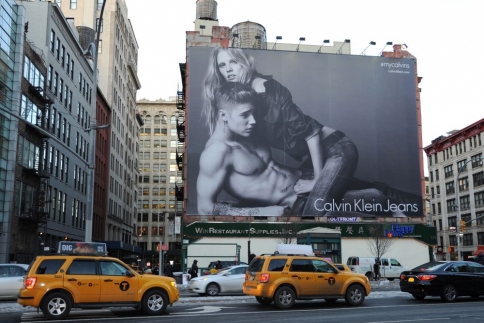 O Justin Bieber με το μποξεράκι στη Νέα Υόρκη!