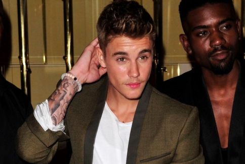 Justin Bieber: Έγινε 21 ετών και το… έκαψε!