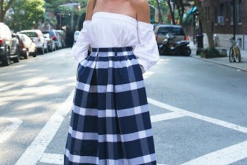 Street style: H Blair Eadie σου δείχνει πως να φορέσεις την καρό φούστα στην πόλη