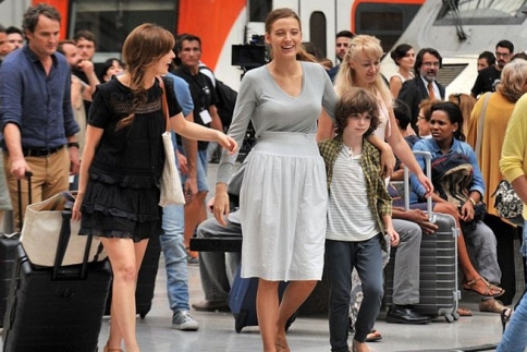 Blake Lively: Αμακιγιάριστη στους δρόμους της Βαρκελώνης