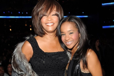 Πόλεμος οικογενειών για την κόρη της Whitney Houston