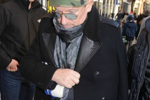 Ο Bono αποκαλύπτει ότι ίσως δεν μπορέσει να ξαναπαίξει κιθάρα ποτέ