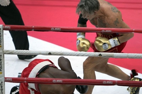 Boxer; O Mickey Rourke νίκησε... άστεγο!