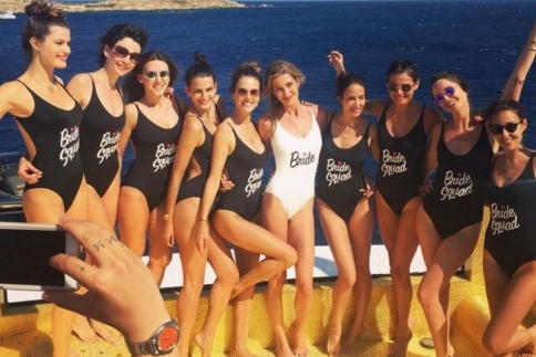 Τι κάνουν τόσοι πολλοί "άγγελοι" της Victoria's Secret στη Μύκονο;