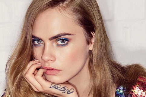 Cara Delevingne: Με έχουν πληγώσει γυναίκες