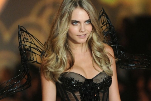 Aπίστευτο και όμως αληθινό: Η Victoria's Secret έκοψε την Cara Delevingne!