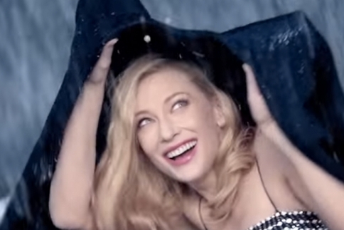 Πόσο πιο όμορφη μπορείς να γίνεις, Cate Blanchett; (video)