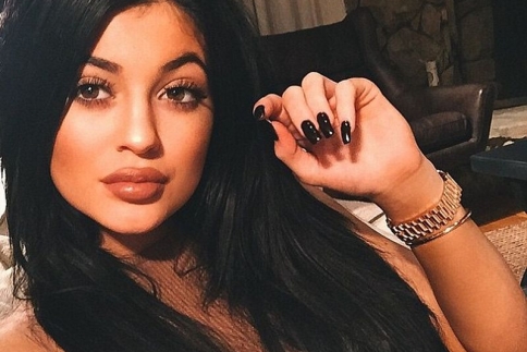 Η Kylie Jenner και τα παραφουσωκωμένα χείλη της επέστρεψαν! Δες τη νέα φώτο που πόσταρε