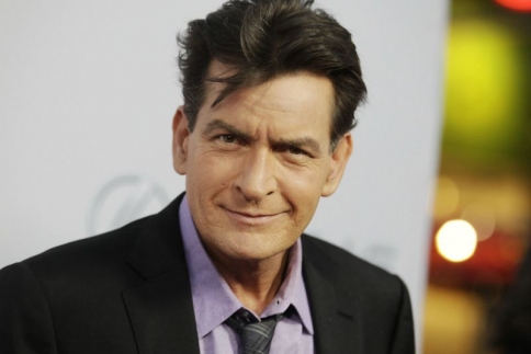 Θα έκανες one night stand με τον Charlie Sheen; 