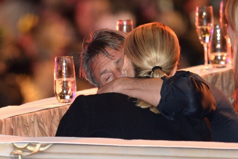 Charlize Theron- Sean Penn: Kαυτά φιλιά μπροστά στις κάμερες