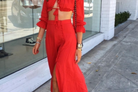 Street style: Πες ναι στο κατακόκκινο σύνολο, είναι τάση
