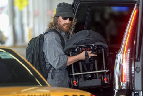 Christian Bale αλά Μωυσής! Δεν τον αναγνωρίσαμε