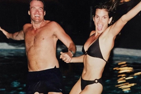 Cindy Crawford: Κλείνει 17 χρόνια γάμου και το γιορτάζει με μια super φωτογραφία
