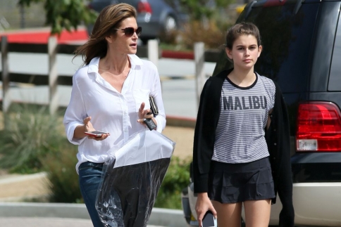 Η Cindy Crawford και η… mini me κόρη της βγήκαν για ψώνια!