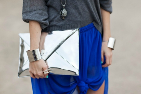 DIY: Φτιάξε μόνη σου ένα εντυπωσιακό μεταλλικό clutch