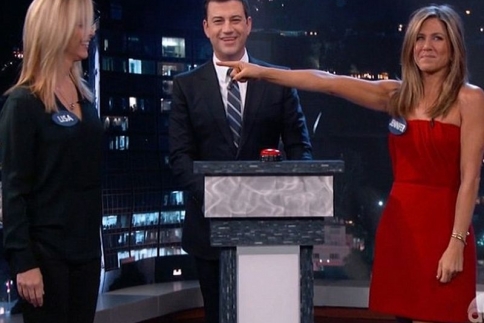 Τα Φιλαράκια... βρίστηκαν στα ελληνικά: Aniston σε Kudrow είσαι μ@λ@κ@ς!