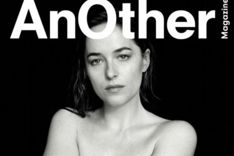 Fifty Shades of Dakota: Ποζάρει topless σε εξώφυλλο περιοδικού