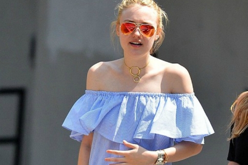Dakota Fanning : Βρήκαμε το φόρεμα της Dakota Fanning και στοιχίζει 29,95 ευρώ