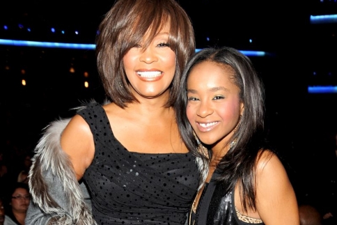 Bobbi Kristina: Ετοίμαζε ταινία για την ζωή της μητέρα της, Whitney Houston
