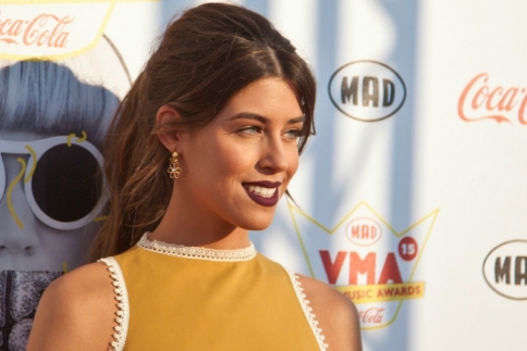Mad Video Music Awards : Μωβ κραγιόν το καλοκαίρι; Η Demy το τόλμησε