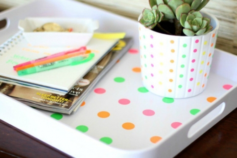DIY project: Δημιουργήστε μοναδικούς δίσκους για να σερβίρετε καφέ ή πρωινό στο κρεβάτι