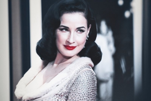 Dita Von Teese: Παραδίδει μαθήματα striptease