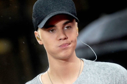 Justin Bieber : Νιώθω πως με βίασαν με τις γυμνές φωτογραφίες μου
