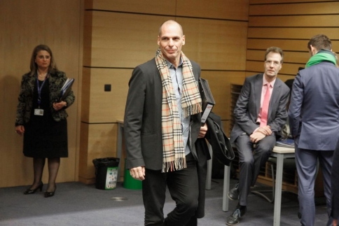 Eurogroup: Με κασκόλ Burberry ο Βαρουφάκης