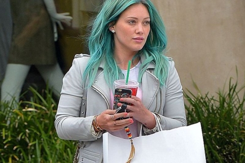 Hilary Duff: Έβαψε τα μαλλιά της μπλε!