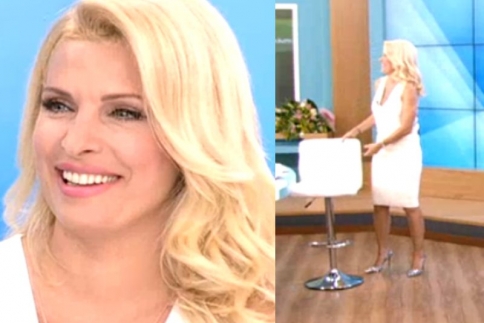 Ελένη Μενεγάκη :  Με total white look στη λαμπερή πρεμιέρα (ρεπορτάζ αγοράς)